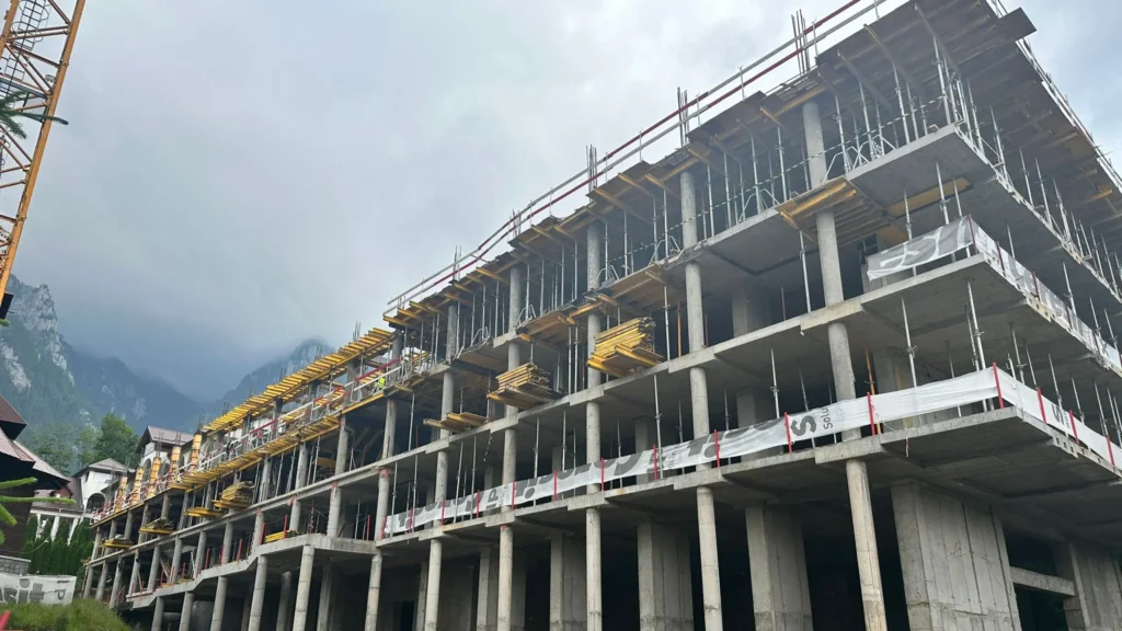 Stadiul lucrărilor de extindere la Centrul Social – Pastoral „Sf. Cruce” de la Caraiman