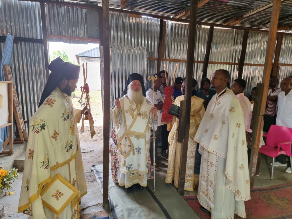 Θεία Λειτουργία στην παράγκα