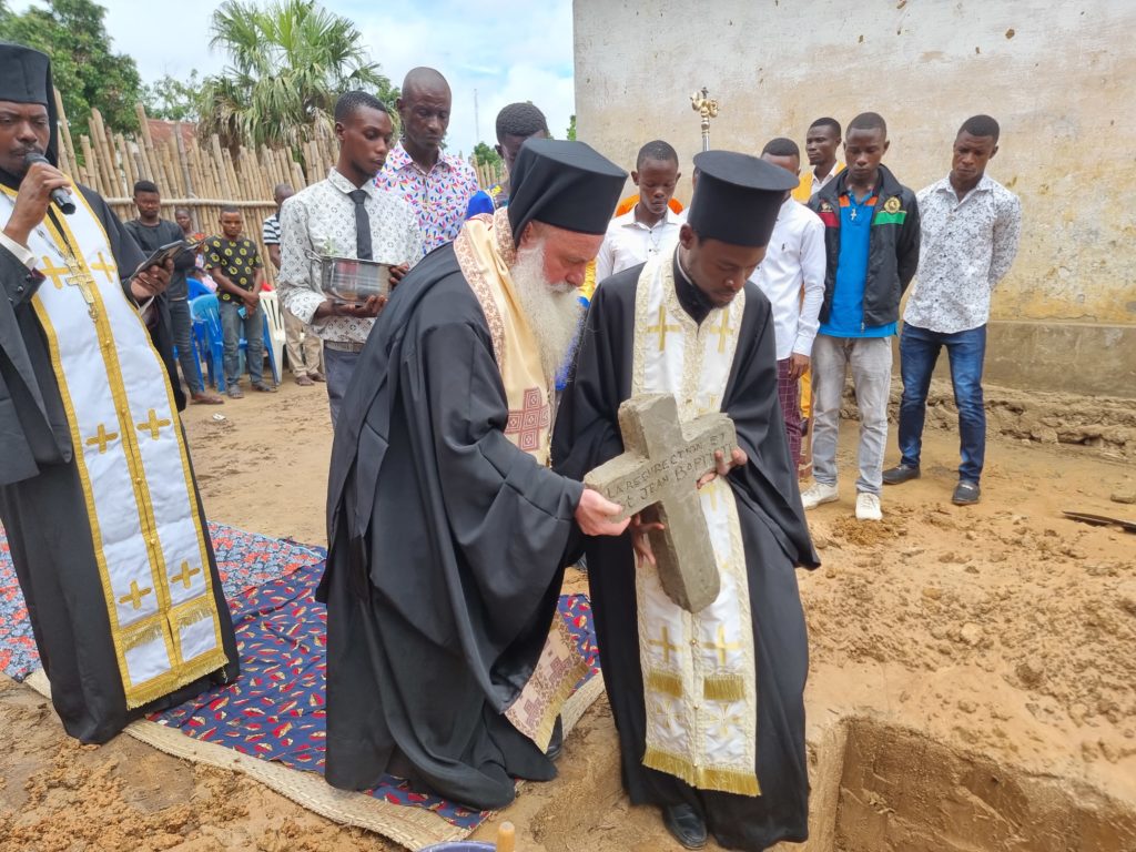 Περιοδεία Μητροπολίτη Κινσάσας Θεοδοσίου στη Μπάντακα και θεμελίωση Ναού