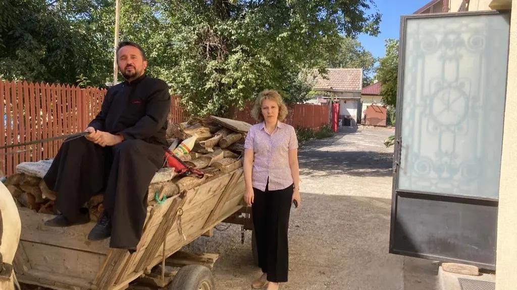 Protoieria Fetești a donat lemne de foc unei familii din localitate