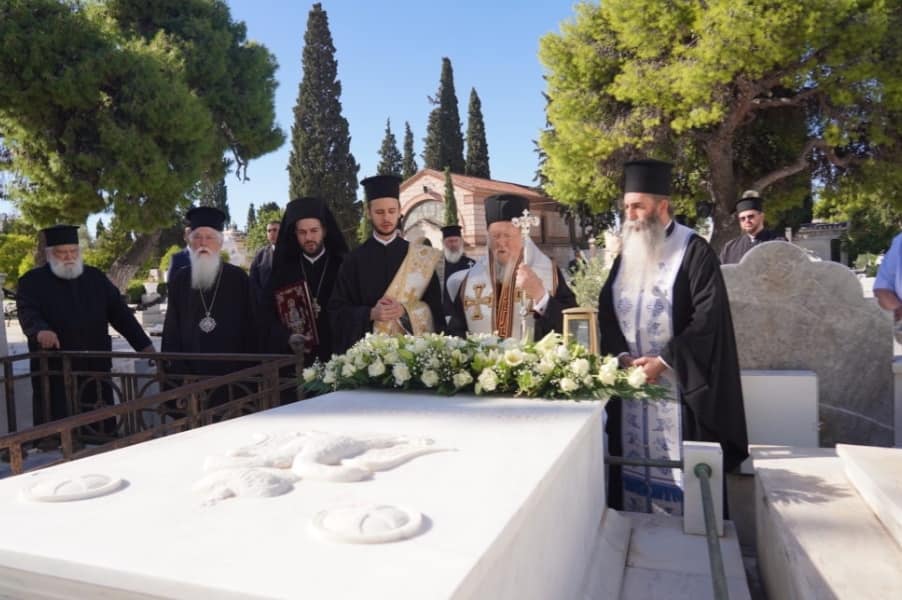 ‎زيارة مقبرة اثينا الاولى اقامة تريصاجيون للمتروبوليت برغاموم