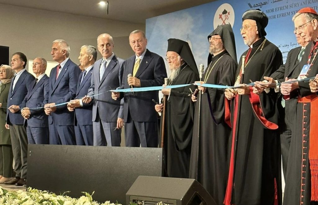 Ο Οικουμενικός Πατριάρχης στα επίσημα εγκαίνια του νεοανεγερθέντος Συροϊακωβιτικού Ναού