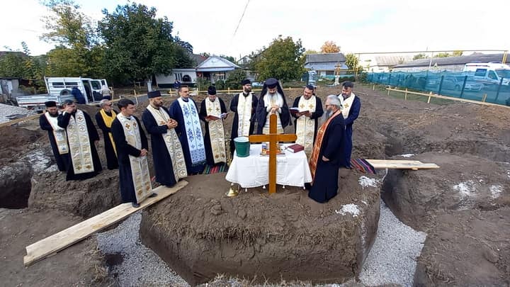 PS Antonie a sfințit piatra de temelie a bisericii românești din Briceni