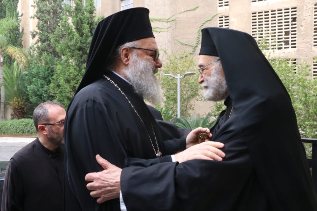 وصل غبطة بطريرك إنطاكية وسائر المشرق يوحنا العاشر إلى دار مطرانية بيروت وكان في استقباله سيادة متروبوليت بيروت وتوابعها المطران الياس عوده محاطاً بكهنة الأبرشية. بعد الصلاة جرت خلوة بين غبطة البطريرك وسيادة المتروبوليت الياس تلتها