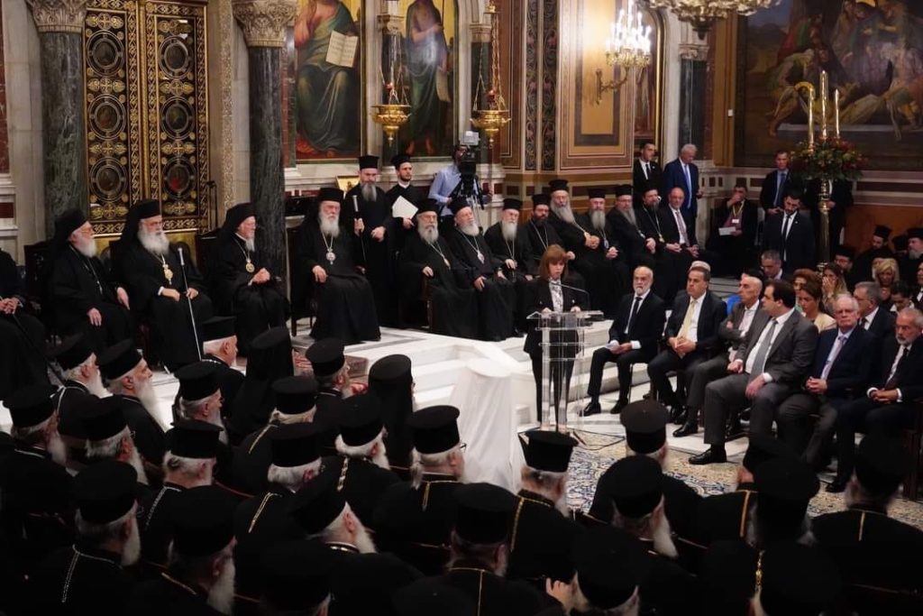 قداسته يعلن افتتاح المؤتمر لمجمع اليونان ويدخل مع رئيسة اليونان