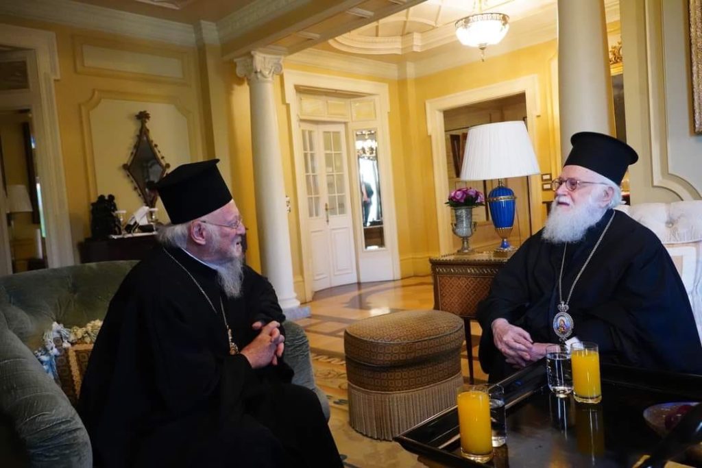 صاحب القداسة يستقبل صاحب الغبطة رئيس أساقفة كنيسة البانيا