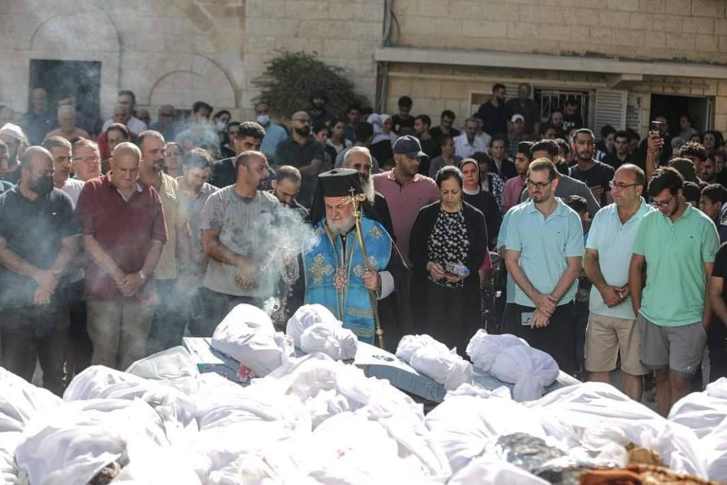 Γάζα: Συγκλονιστικές εικόνες από την Εξόδιο Ακολουθία των θυμάτων του βομβαρδισμoύ στη Μονή Αγίου Πορφυρίου