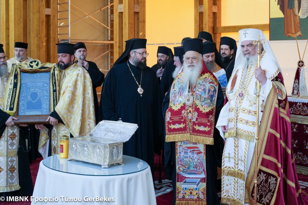 Κλήρος και λαός στο Βουκουρέστι υποδέχθηκαν την Ιερά Εικόνα της Παναγίας Σουμελά και το Ιερό Λείψανο του Αγίου Δημητρίου του Μυροβλύτου