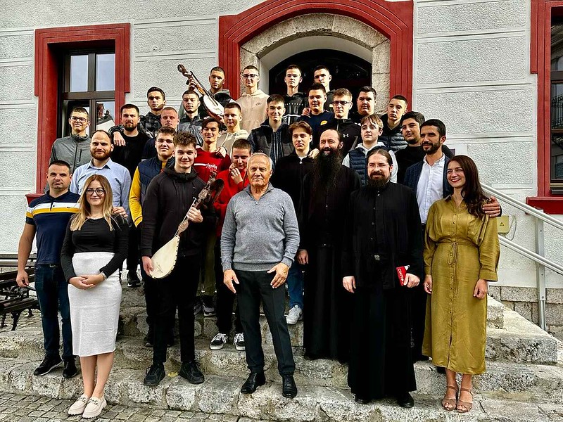 Посјета српског народног гуслара Бошка Вујачића Призренској богословији