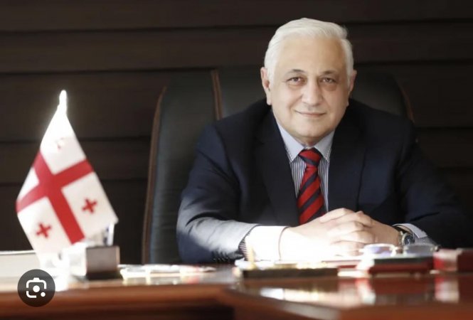 თბილისის სასულიერო აკადემიისა და სემინარიის რექტორის მილოცვა ბატონ დავით გურგენიძეს