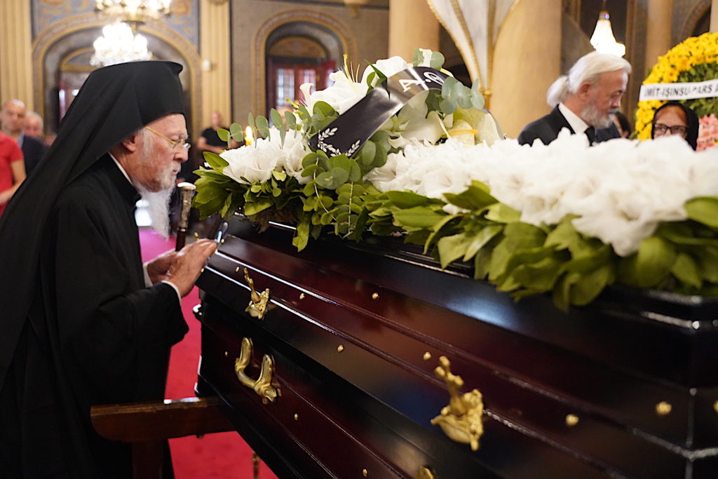 Ο Οικουμενικός Πατριάρχης στην Εξόδιο Ακολουθία της αειμνήστου Ελένης Σαριγιαννοπούλου
