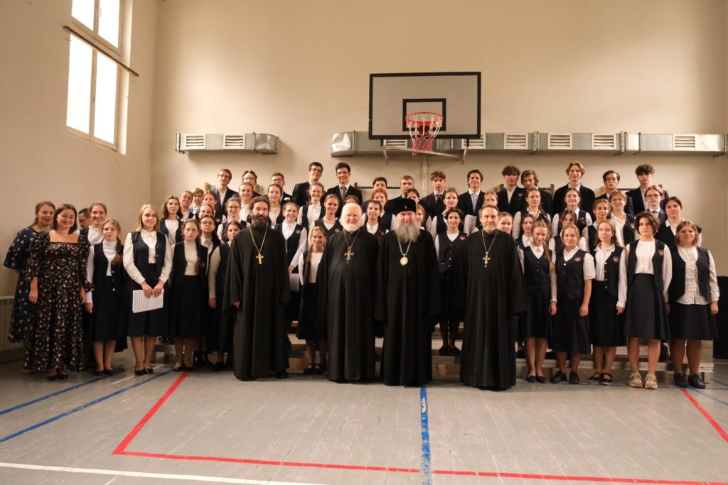 Председатель Синодального отдела принял участие в актовом дне Свято-Петровской школы г. Москвы