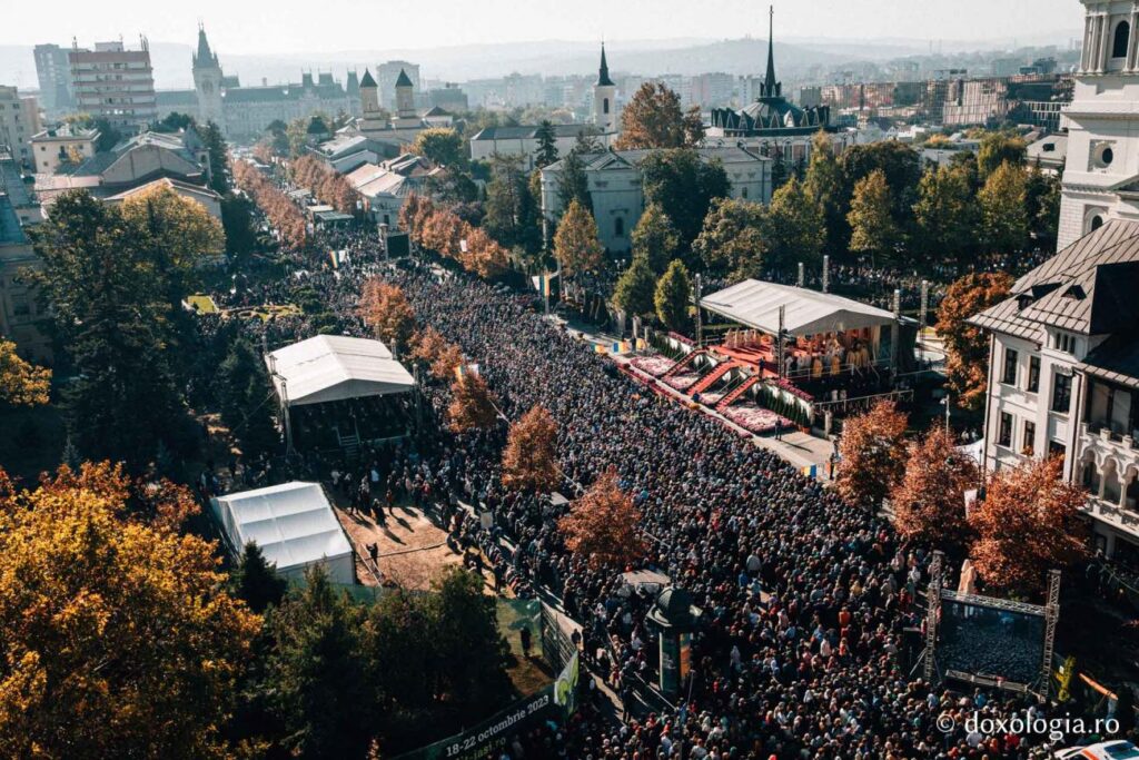 Ιάσιο: Χιλιάδες πιστοί στην εορτή της Αγίας Παρασκευής της Επιβατινής