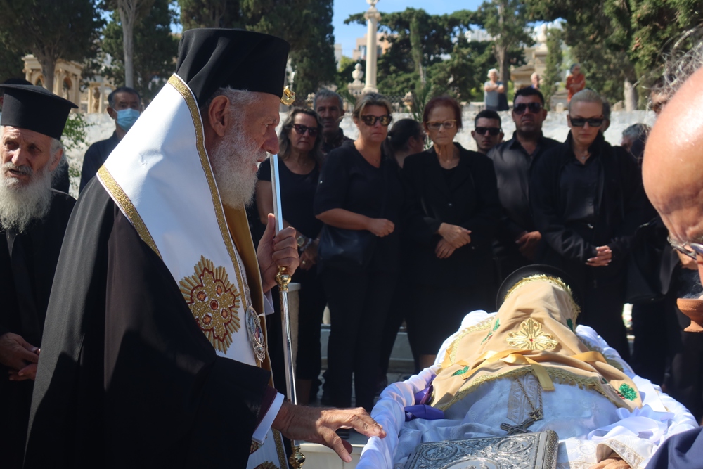 Εξόδιος Ακολουθία του αοιδίμου Πρωτοπρεσβύτερο Ευαγγέλου Σίμου στην Ερμούπολη