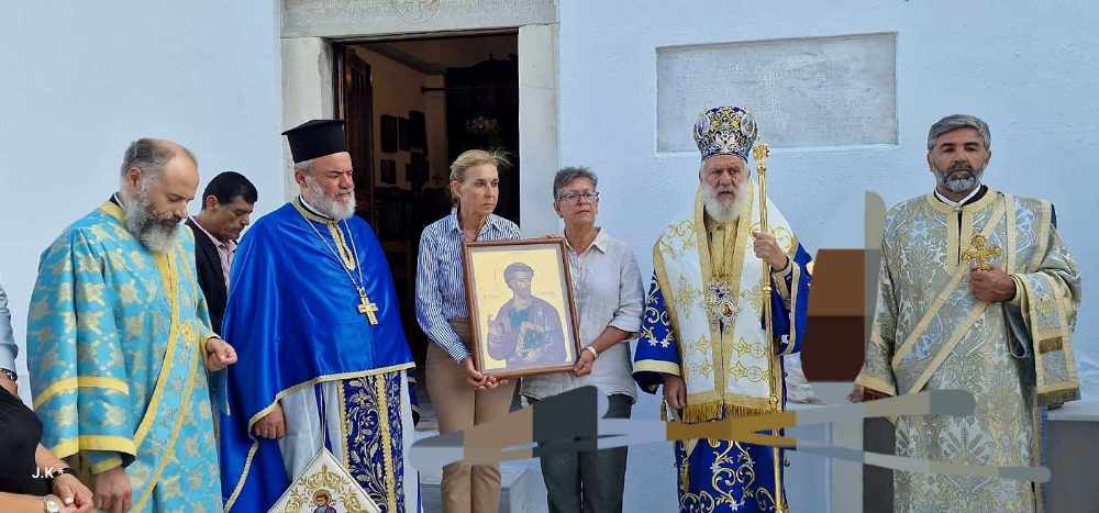 Ο Μητροπολίτης Σύρου στον Κοιμητηριακό Ιερό Ναό του Αγίου Λουκά Χώρας Μυκόνου