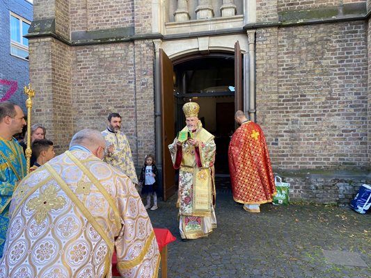 България с нови храмове зад граница