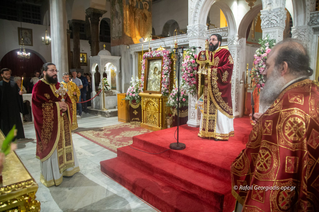 Αγρυπνία Αγίου Δημητρίου: Κατάμεστος ο ναός του πολιούχου της Θεσσαλονίκης