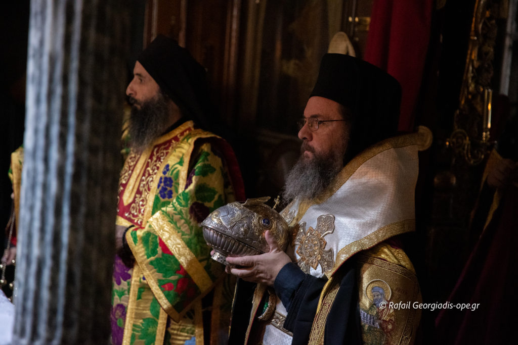 Η έξοδος των Ιερών λειψάνων του Αγίου Ευδοκίμου στο Καθολικό της Ι.Μ.Μ. Βατοπαιδίου