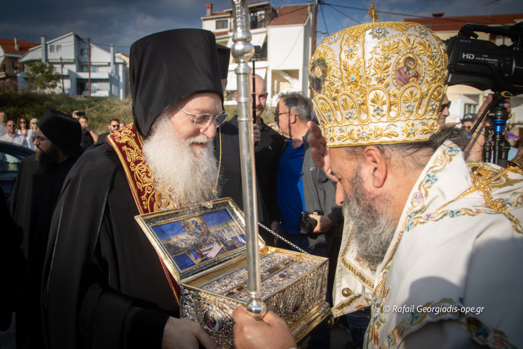 Φωτορεπορτάζ ope.gr: Κλήρος και λαός στα Ιωάννινα έκλιναν ευλαβικά το γόνυ στην Τιμία Ζώνη