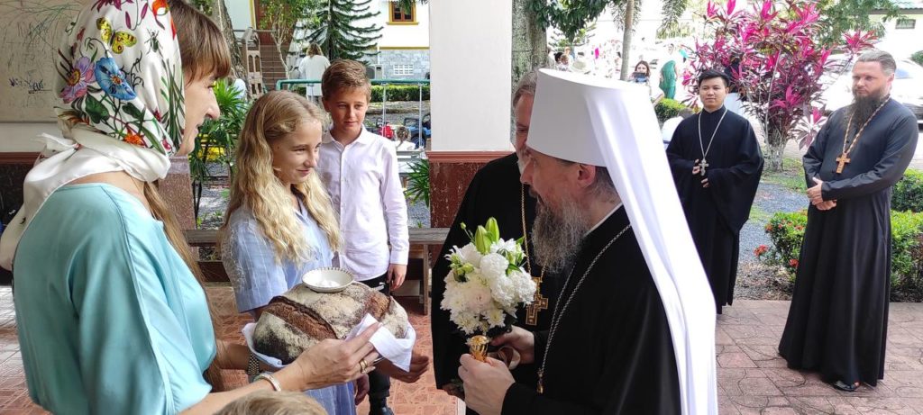 Патриарший экзарх Юго-Восточной Азии совершил Литургию в храме Живоначальной Троицы на Пхукете