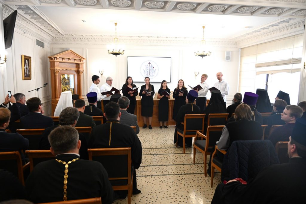 Митрополит Волоколамский Антоний возглавил торжества по случаю актового дня Общецерковной аспирантуры и докторантуры