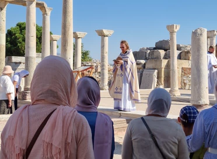 В день памяти апостола и евангелиста Иоанна Богослова на месте его погребения близ Эфеса в Турции была совершена Божественная литургия