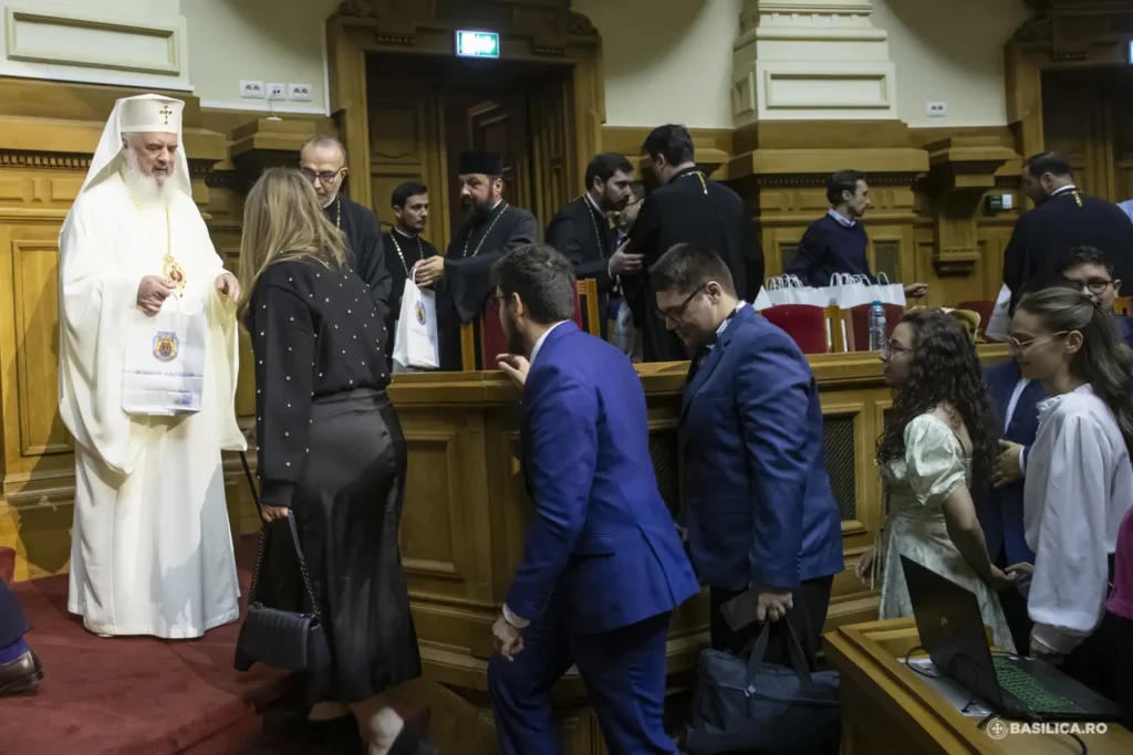 Gala voluntarilor: Patriarhul Daniel le-a mulțumit tinerilor care au ajutat la pelerinajul Sfântului Dimitrie cel Nou