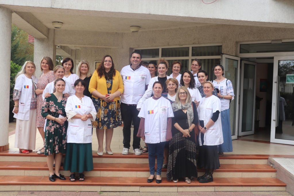 Beneficiarii Centrului de îngrijiri paliative „Sf. Nectarie” au primit daruri de la voluntarii Paraclisului Catedralei Naţionale