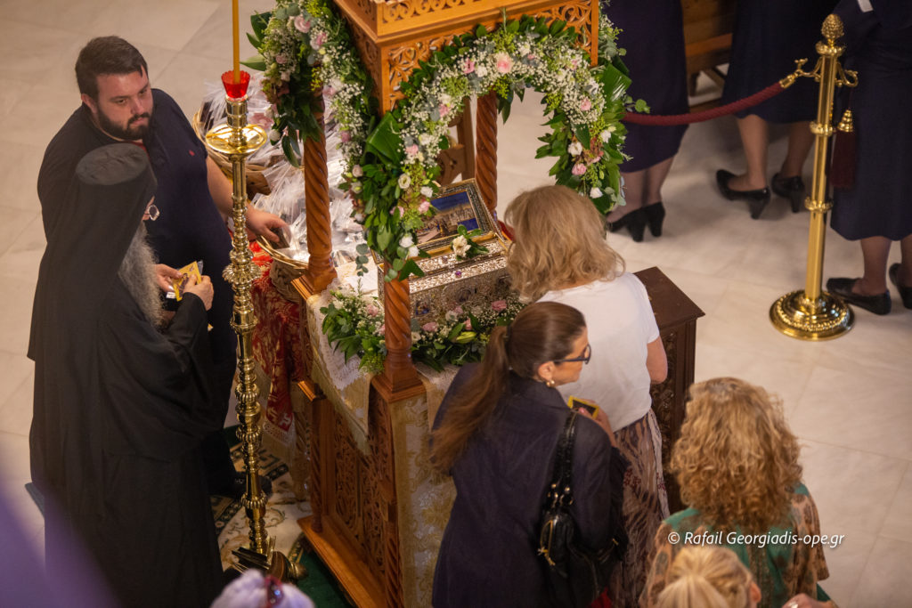 Από την Κοζάνη στα Ιωάννινα σήμερα το απόγευμα η Αγία Ζώνη – Πλήθος πιστών προσκυνά το Θεομητορικό κειμήλιο