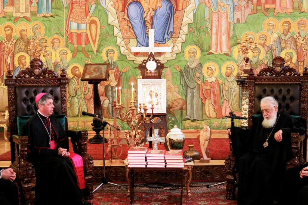 Ο Πρέσβης της Αγίας Έδρας στην Τιφλίδα επισκέφθηκε τον Πατριάρχη Γεωργίας Ηλία