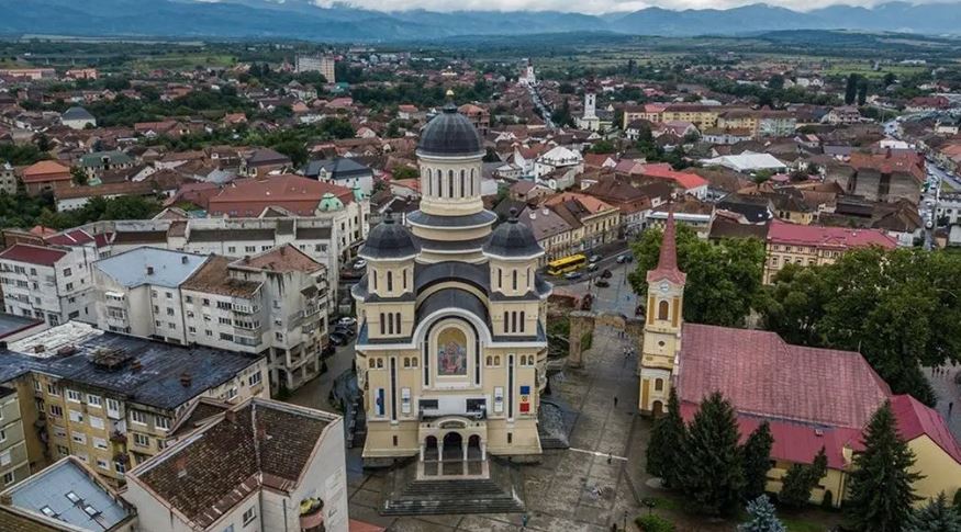 Începe pictarea Catedralei din Caransebeș