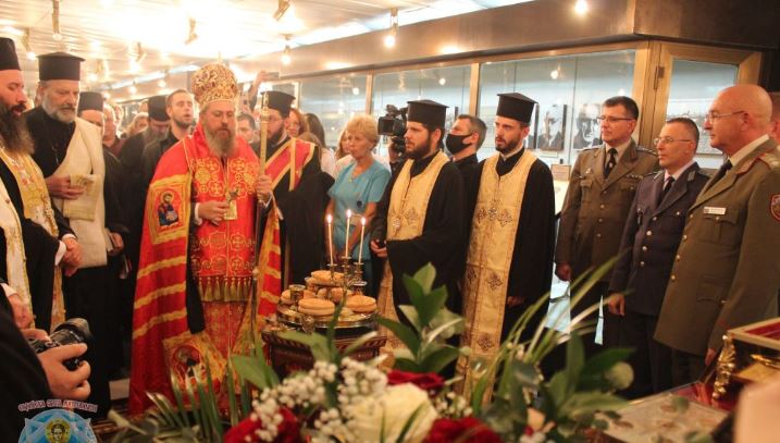 Медици и пациенти от ВМА се поклониха на светини от софийски храмове