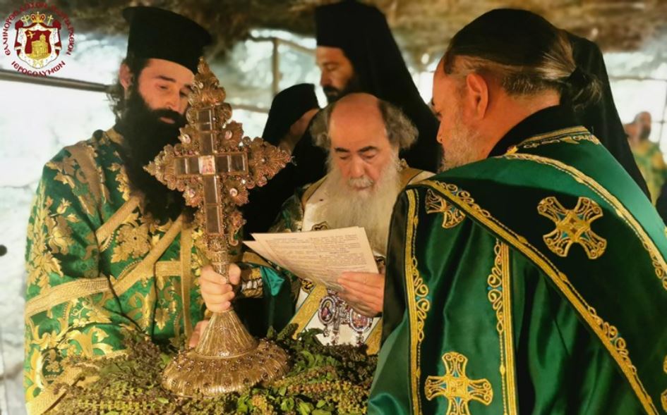 البطريركية الأورشليمية تحتفل بعيد رفع الصليب الكريم المحيي
