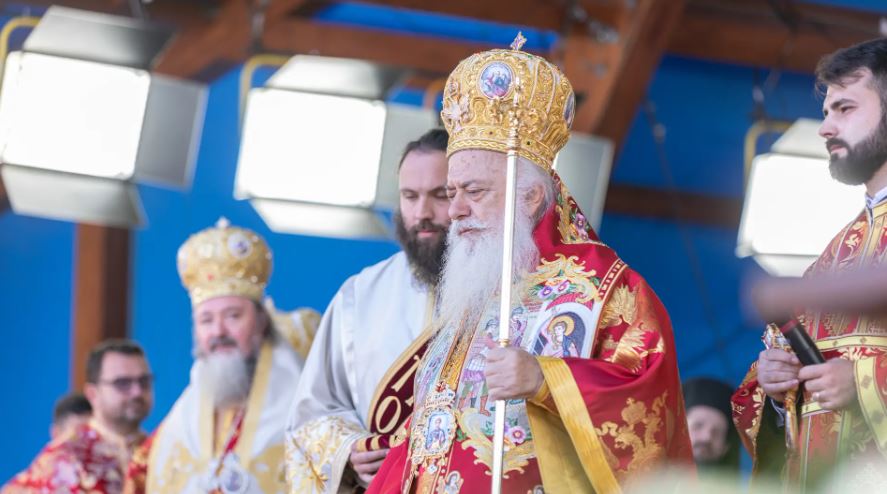Βουκουρέστι: Χιλιάδες πιστοί προσκυνούν το λείψανο του Αγίου Δημητρίου και την Παναγία Σουμελά