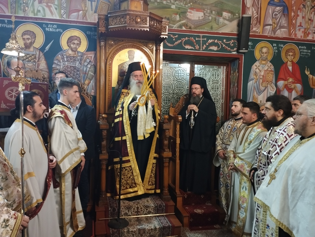 Εσπερινός Αγίας Αικατερίνης στον πανηγυρίζοντα Ιερό Ναό στα Τριαντέϊκα Αγρινίου