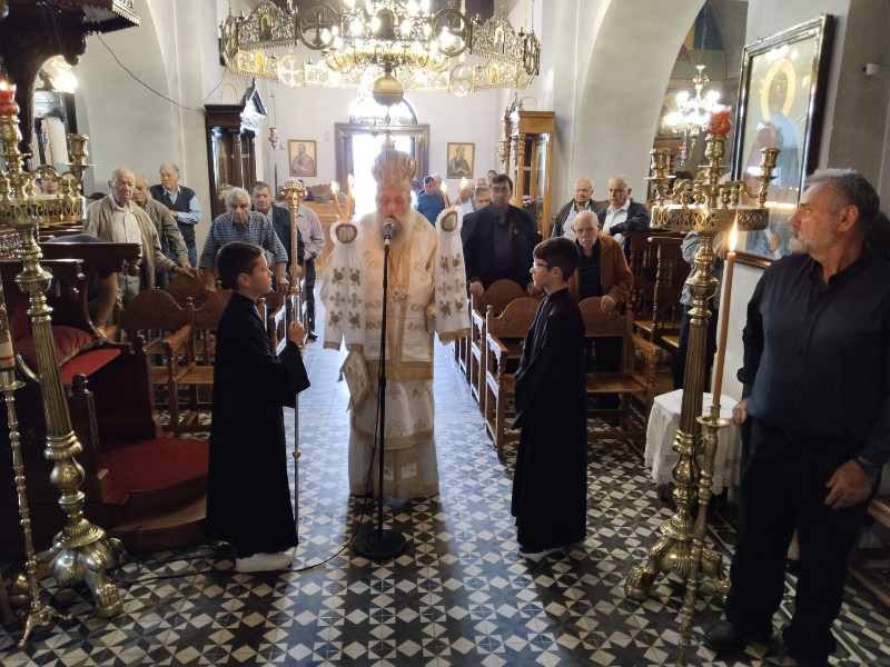 O Μητροπολίτης Παροναξίας στον Άγιο Αρσένιο Νάξου