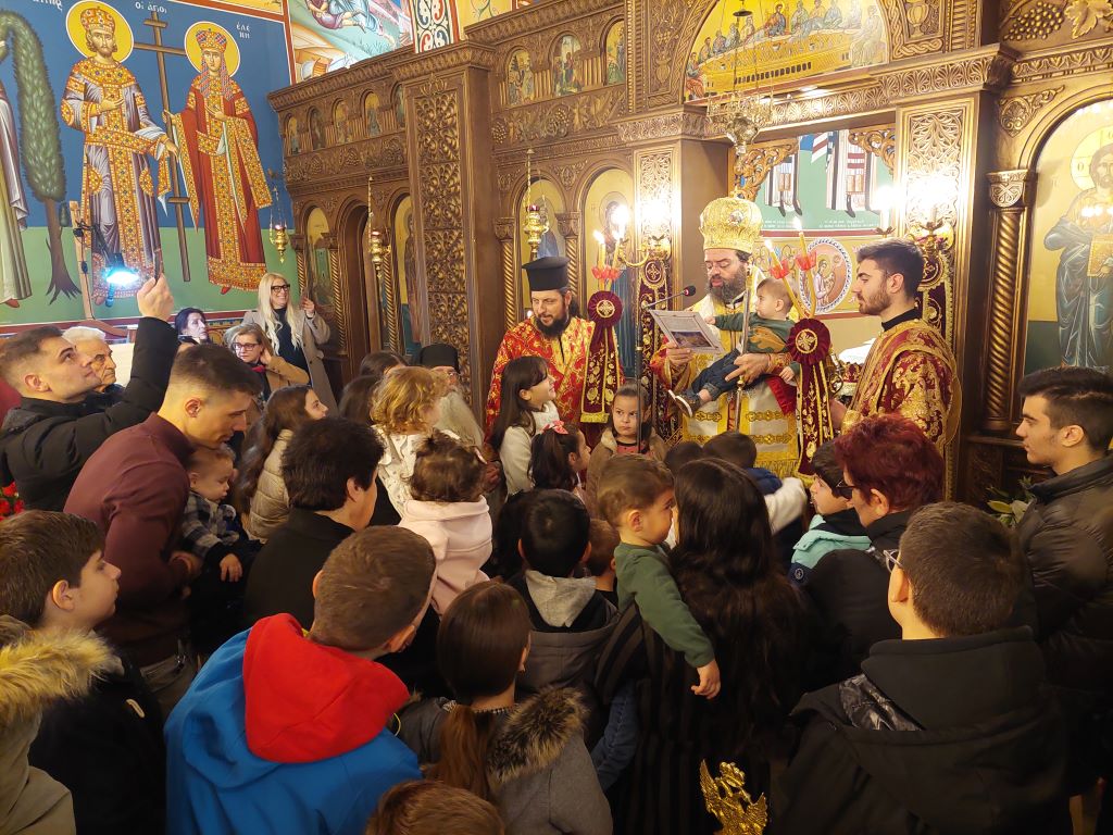 Δέηση υπέρ φωτισμού και διαφυλάξεως βρεφών και νηπίων ανέπεμψε ο Μητροπολίτης Μαρωνείας