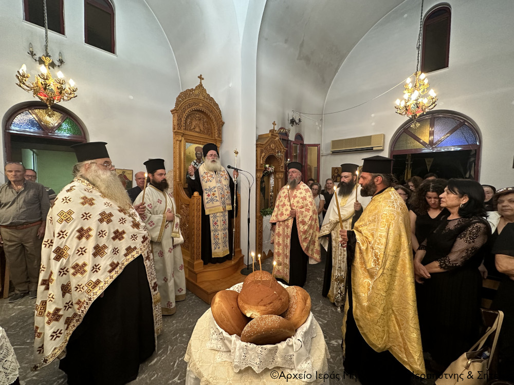 Ο Μητροπολίτης Ιεραπύτνης στον πανηγυρίζον παρεκκλήσι του Αγίου Νεκταρίου Ιεράπετρας