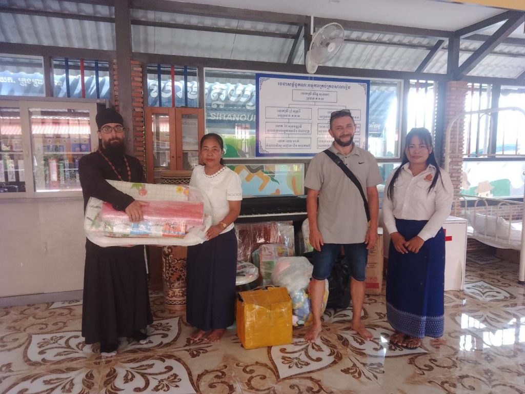 Пантелеимоновский приход в Сиануквиле собрал вещи и игрушки для камбоджийских детей