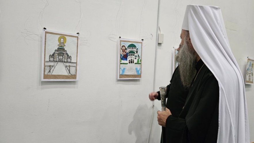 Патријарх Порфирије на изложби ученика ОШ “Уједињене нације” (ФОТО)
