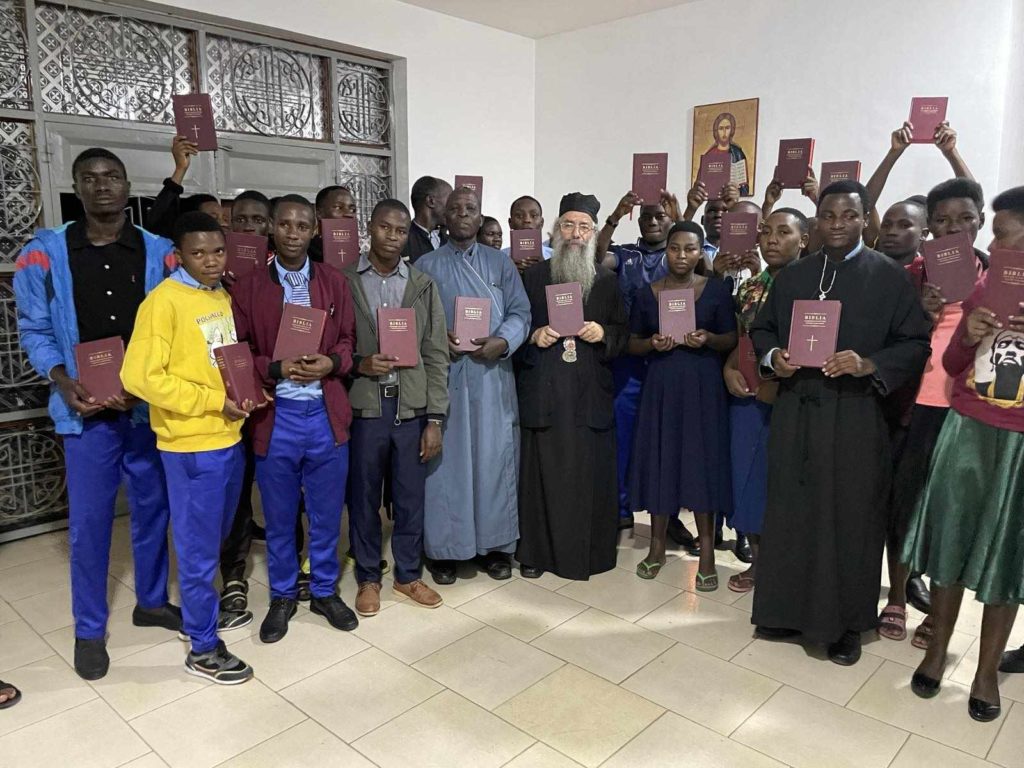 Η Αγία Γραφή στα Σουαχίλι στα χέρια Ορθοδόξων στην Αφρική