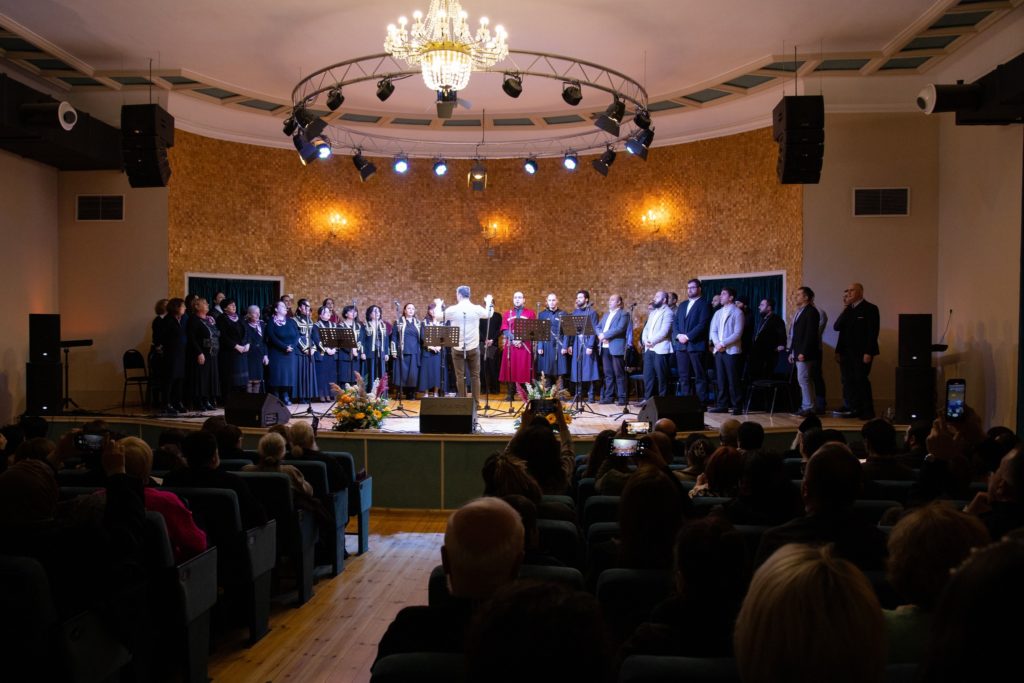 ზაქარია ფალიაშვილის ხელოვნების სკოლის დარბაზში ქართული გალობის საღამო გაიმართა.