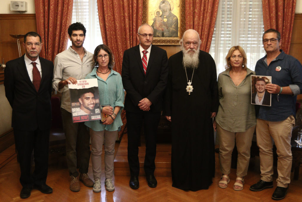 Ο Αρχιεπίσκοπος συναντήθηκε με εκπροσώπους ισραηλινών οικογενειών που απήχθησαν στη Γάζα – Θα θέσει το ζήτημα στη ΔΙΣ