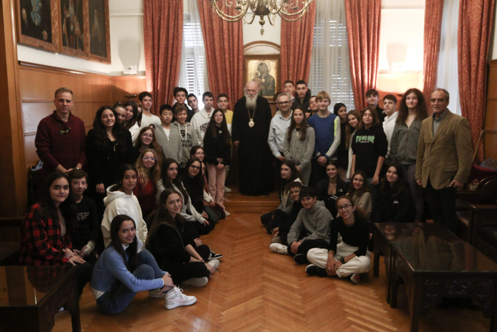 Eπίσκεψη μαθητών στον Αρχιεπίσκοπο Ιερώνυμο