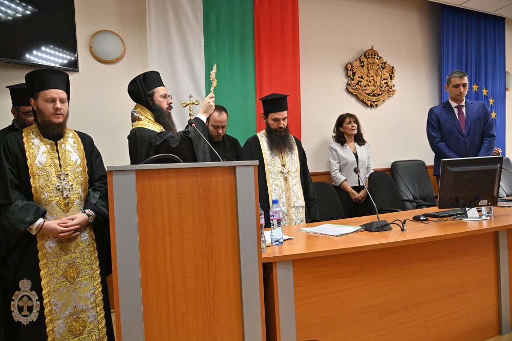 Знеполският епископ Арсений благослови новоизбрания кмет на Община Пазарджик, общинските съветници и кметовете на населени места