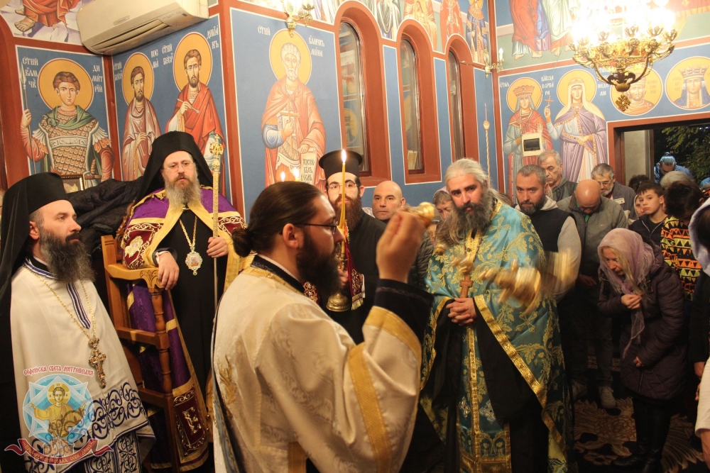 Празнична архиерейска вечерня в чест на Въведение Богородично