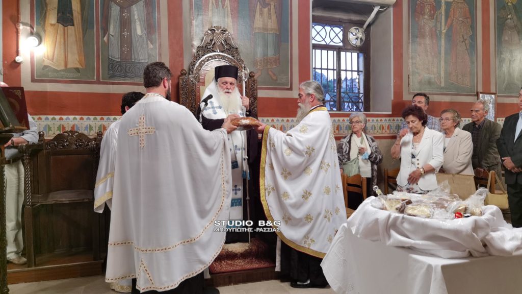 Ο Μητροπολίτης Αργολίδος στον πανηγυρίζοντα Κοιμητηριακό Ιερό Ναό των Ταξιαρχών στο Ναύπλιο