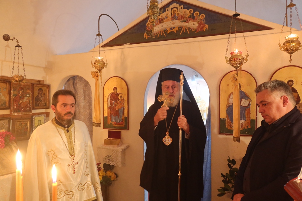 Εσπερινός στο Ιερό Παρεκκλήσιο του Αγίου Κωνσταντίνου του Υδραίου στην Άνδρο