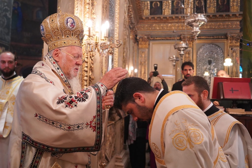 Οικουμενικός Πατριάρχης: “Η Μεγάλη Εκκλησία είναι και παραμένει Μεγάλη πάντοτε εν τη ταπεινώσει της” – Νέο μέλος στον κλήρο της Πατριαρχικής Αυλής