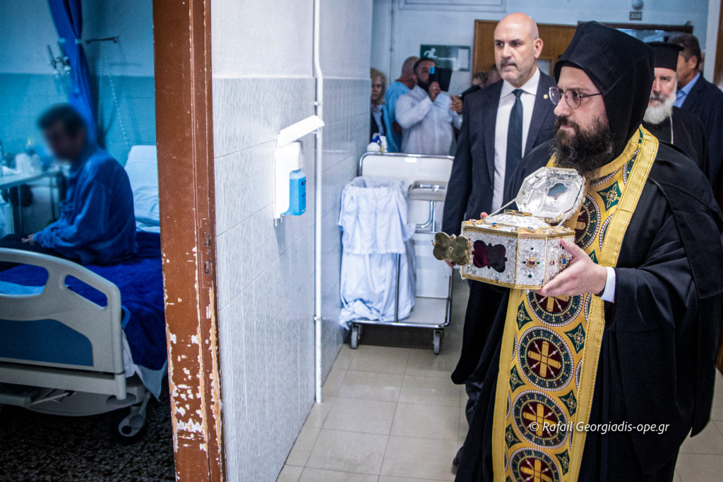 Η Τιμία Κάρα του Ιερού Χρυσοστόμου στο νοσοκομείο “ΠΑΜΜΑΚΑΡΙΣΤΟΣ” (ΦΩΤΟ & ΒΙΝΤΕΟ)
